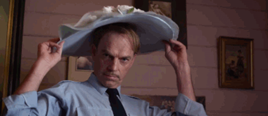 hugo weaving,在《黑客帝国》《血战钢锯岭》中有绝佳表现.