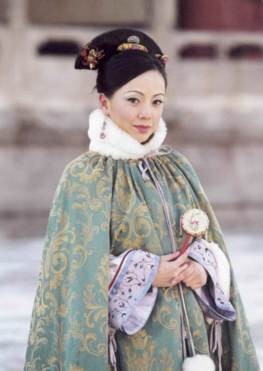 如妃的这件贵气逼人.