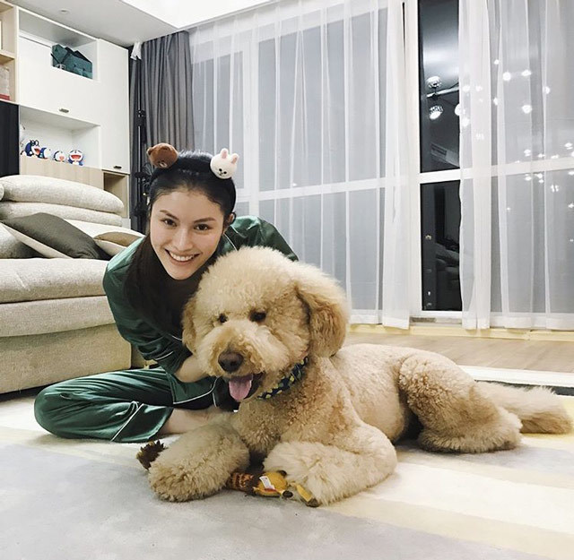 哪个词最能概括你眼里的女神气质?(@josephineskriver)3/7 4.